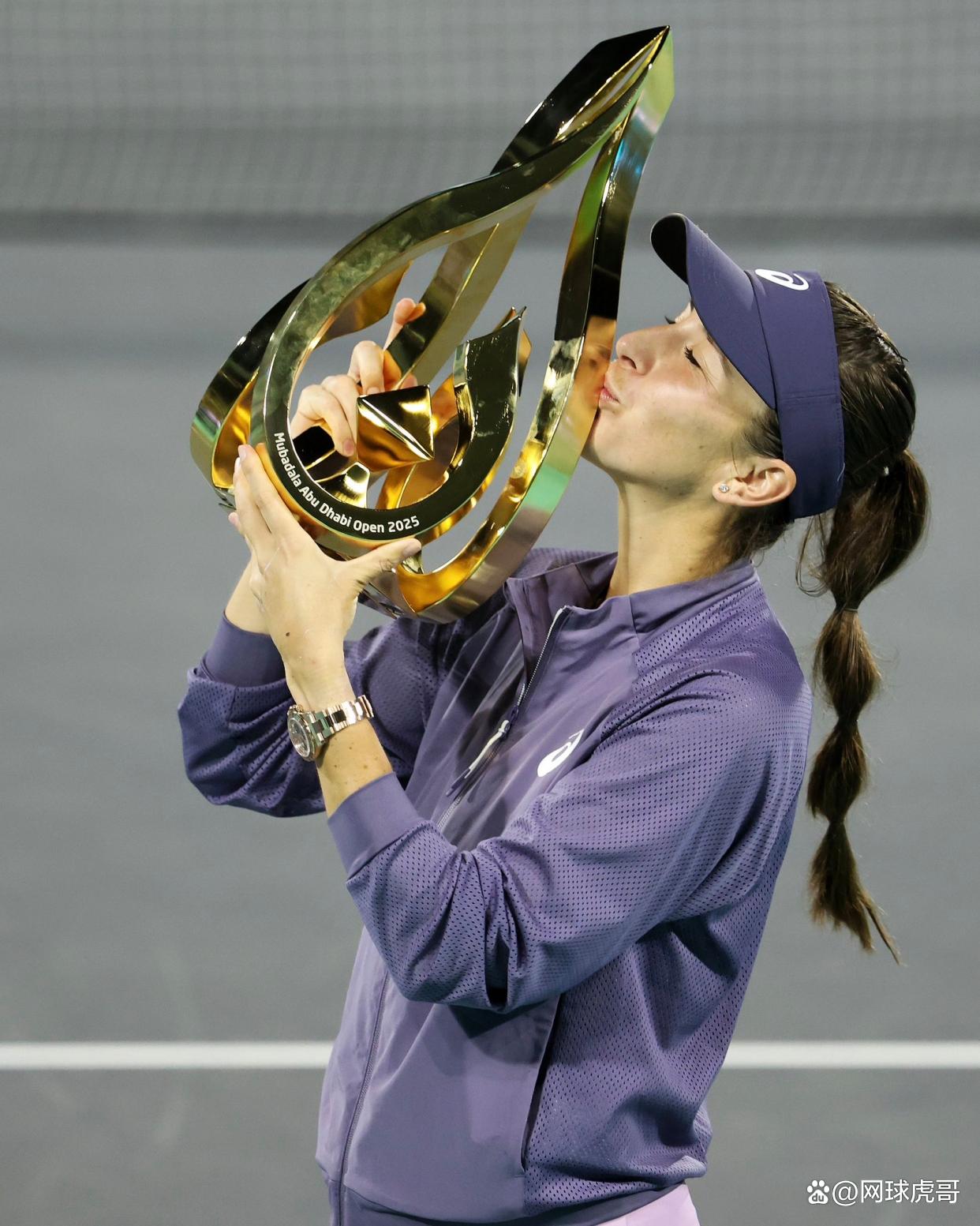 九游体育APP-科维托娃在MAD比赛中反败为胜，锐不可当引发热议！赛场气氛高涨(科维托娃最新排名)