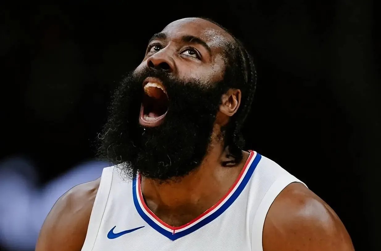 九游体育-哈登在湖人比赛中战术调整，比赛规则变更引发热议！赛场气氛高涨的简单介绍