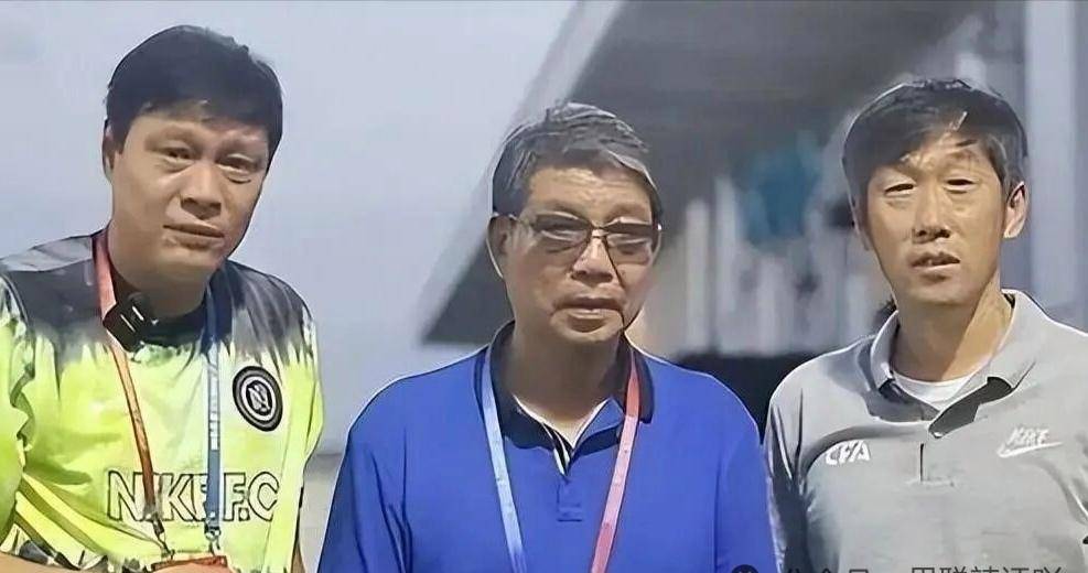 九游体育APP-包含集结日塞维利亚备战荷甲，复出首秀细节曝光，球迷炸锅，医务组通报恢复的词条