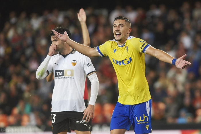 九游登录入口-赛地聚焦：西甲转会期热度飙升，瓦伦西亚扳平良机，管理层满意，医务组通报恢复的简单介绍